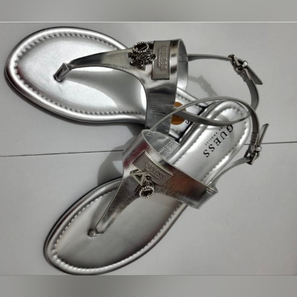 Guess Los Angeles Women’s Sz 8M Silver Charm Flat Sandals NEW